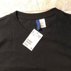 H&M men’s Black T-shirt size medium. Brand new!
